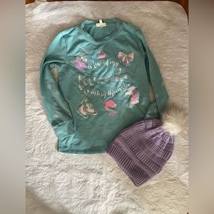 Girls Teal light sweatshirt style shirt size small 7/8 with lavender hat